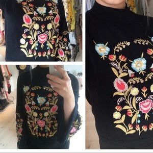 Solitaire Black Sweatshirt with Floral Embroidery